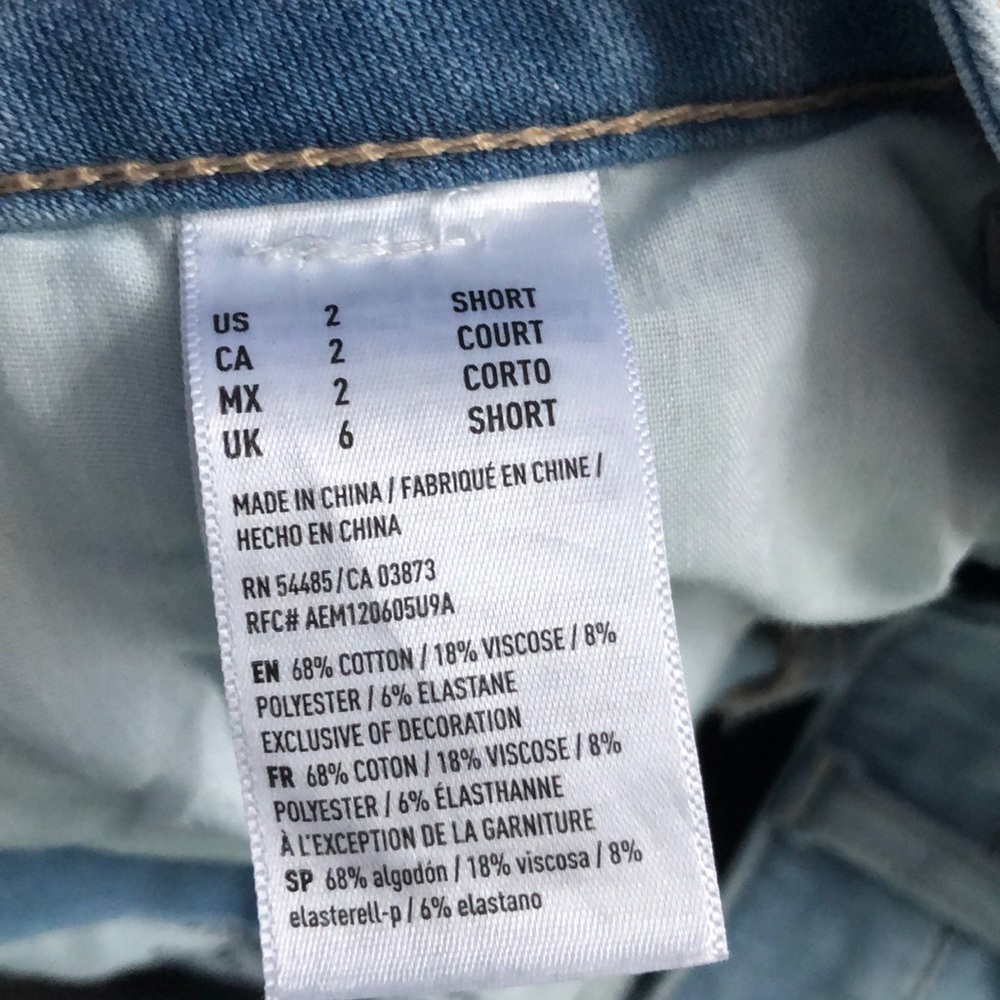 AE LIGHT WASH RIPPED JEANS - Picture 8 of 8